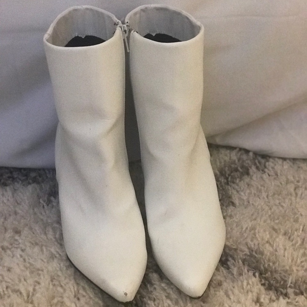 Pointed toe bootie - Picture 2 of 4